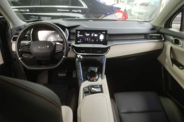 Used Lynk & Co 06 EM-P 2020 PHEV Plus Center Console