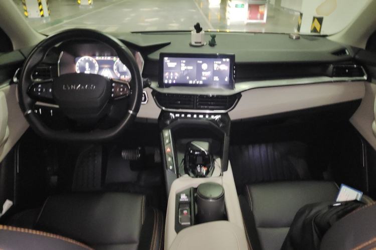 Used Lynk & Co 06 EM-P 2020 PHEV Plus Center Console