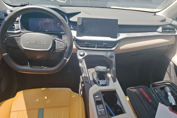 Used Lynk & Co 06 EM-P 2020 PHEV Plus Center Console