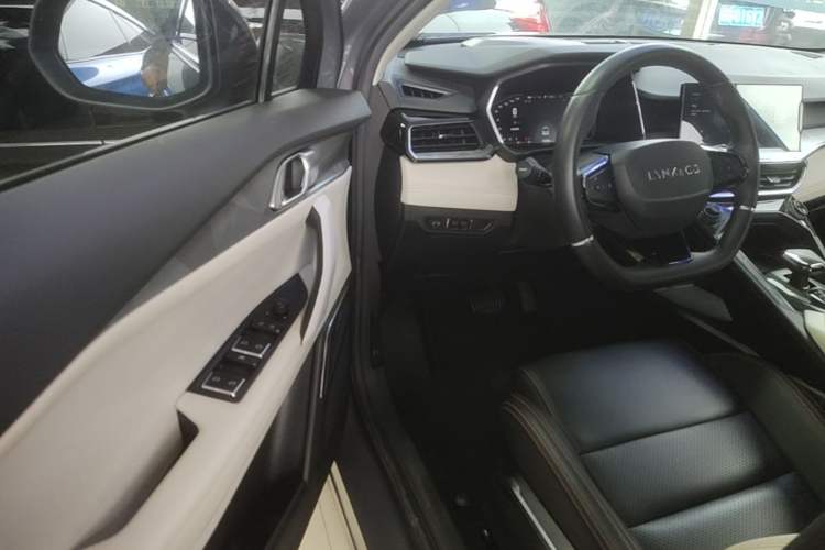 Used Lynk & Co 06 EM-P 2020 PHEV Plus Driver Seat