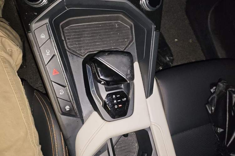 Used Lynk & Co 06 EM-P 2020 PHEV Plus Gear Lever