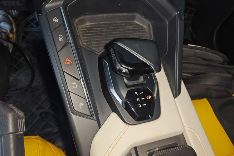Used Lynk & Co 06 EM-P 2020 PHEV Plus Gear Lever