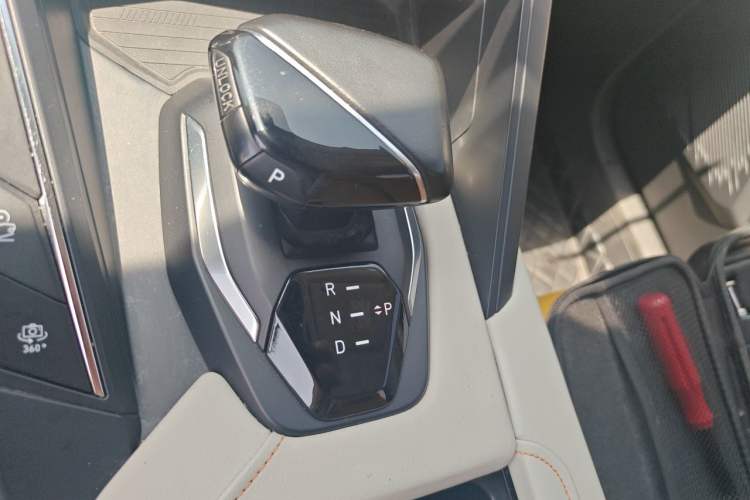 Used Lynk & Co 06 EM-P 2020 PHEV Plus Gear Lever