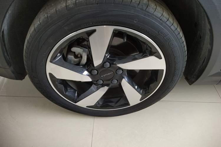 Used Lynk & Co 06 EM-P 2020 PHEV Plus Left Front Wheel Hub