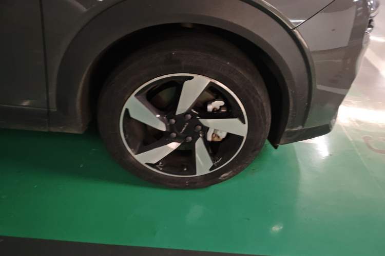 Used Lynk & Co 06 EM-P 2020 PHEV Plus Right Front Wheel Hub