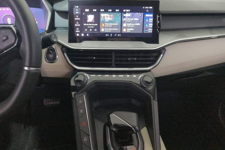 Used Lynk & Co 06 EM-P 2020 PHEV Plus Audio And AC Panel