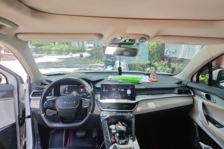 Used Lynk & Co 06 EM-P 2020 PHEV Plus Center Console