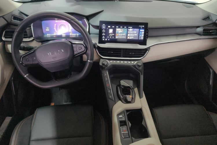 Used Lynk & Co 06 EM-P 2020 PHEV Plus Center Console