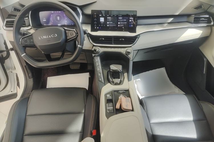 Used Lynk & Co 06 EM-P 2020 PHEV Plus Center Console