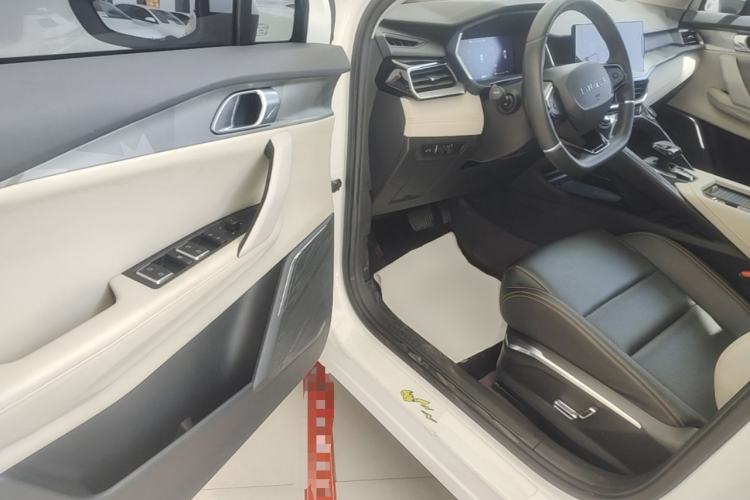 Used Lynk & Co 06 EM-P 2020 PHEV Plus Driver Seat