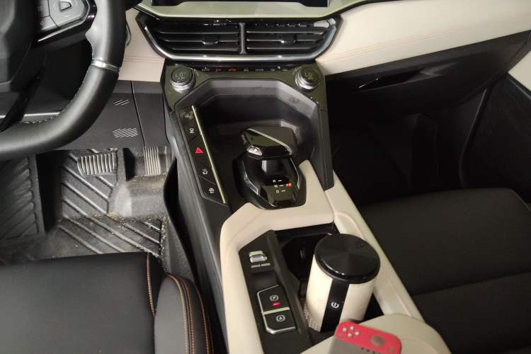 Used Lynk & Co 06 EM-P 2020 PHEV Plus Gear Lever
