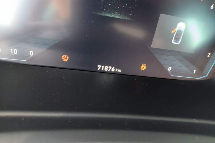 Used Lynk & Co 06 EM-P 2020 PHEV Plus Odometer Close Up