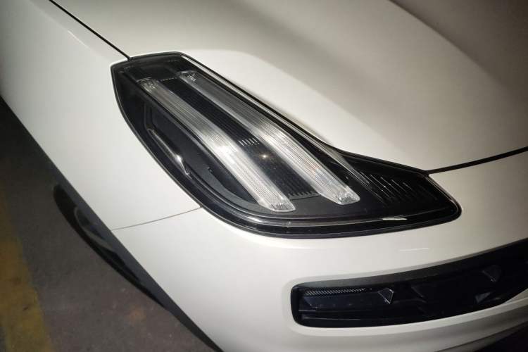 Used Lynk & Co 06 EM-P 2020 PHEV Plus Right Front Headlight