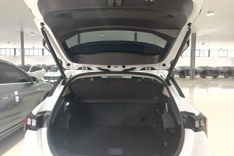 Used Lynk & Co 06 EM-P 2020 PHEV Plus Trunk