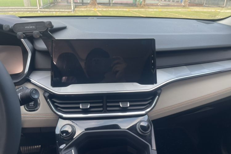 Used Lynk & Co 06 EM-P 2022 PHEV 84 km Range Pro Version Audio And AC Panel