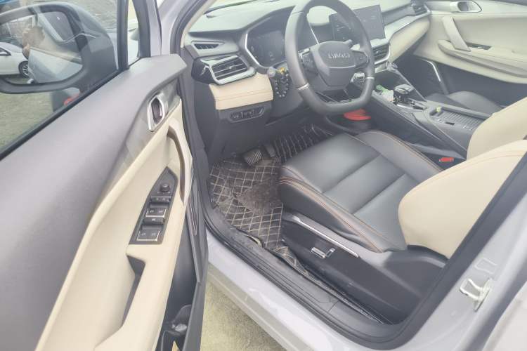 Used Lynk & Co 06 EM-P 2022 PHEV 84 km Range Pro Version Driver Seat