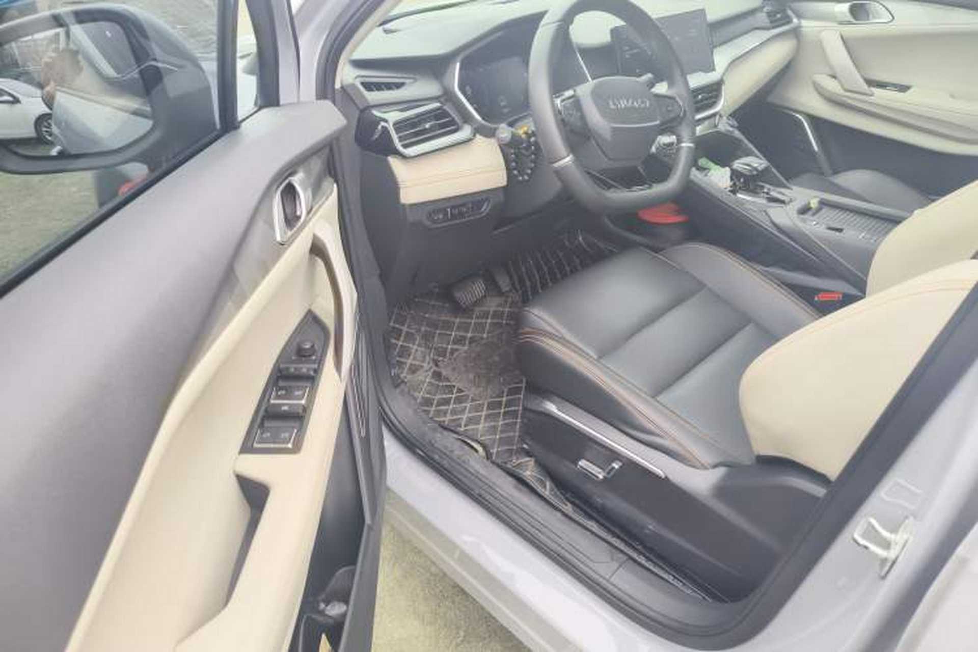 Used Lynk & Co 06 EM-P 2022 PHEV 84 km Range Pro Version Driver Seat