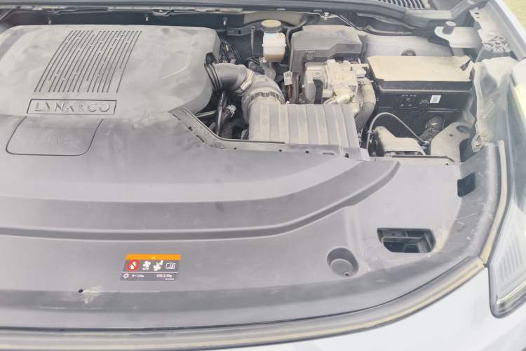 Used Lynk & Co 06 EM-P 2022 PHEV 84 km Range Pro Version Engine Bay Left
