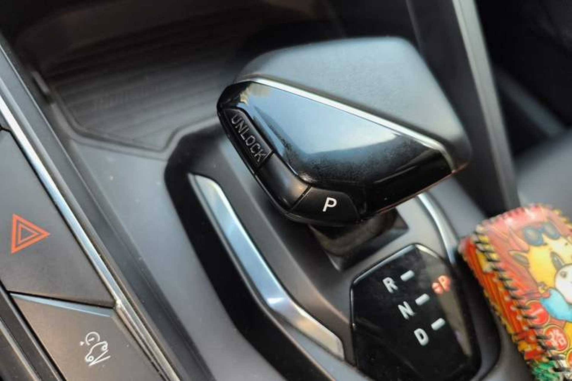 Used Lynk & Co 06 EM-P 2022 PHEV 84 km Range Pro Version Gear Lever