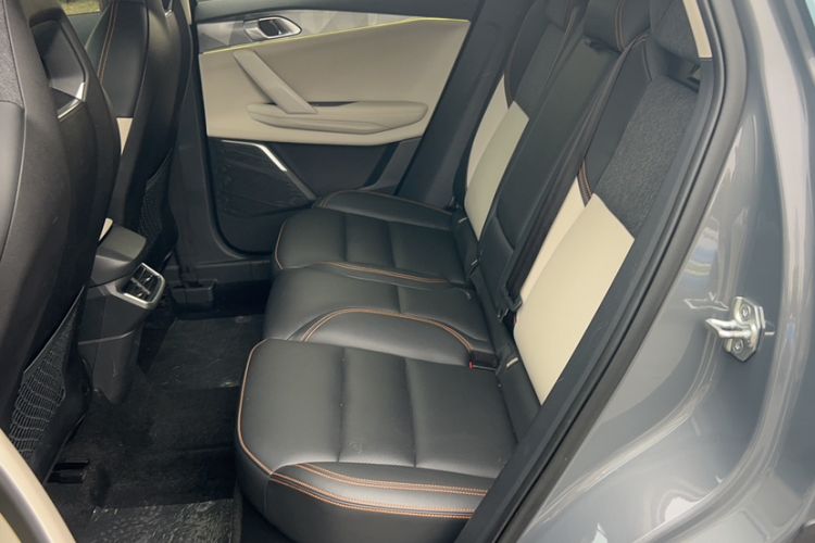 Used Lynk & Co 06 EM-P 2022 PHEV 84 km Range Pro Version Interior 1
