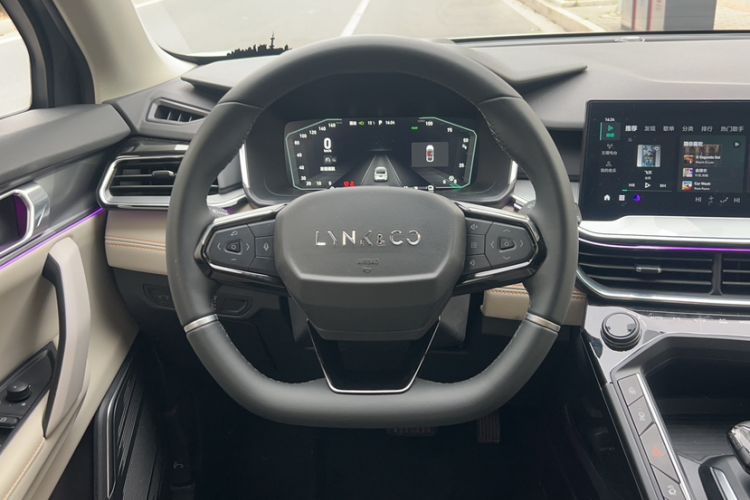 Used Lynk & Co 06 EM-P 2022 PHEV 84 km Range Pro Version Interior 3
