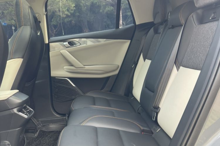 Used Lynk & Co 06 EM-P 2022 PHEV 84 km Range Pro Version Interior 4