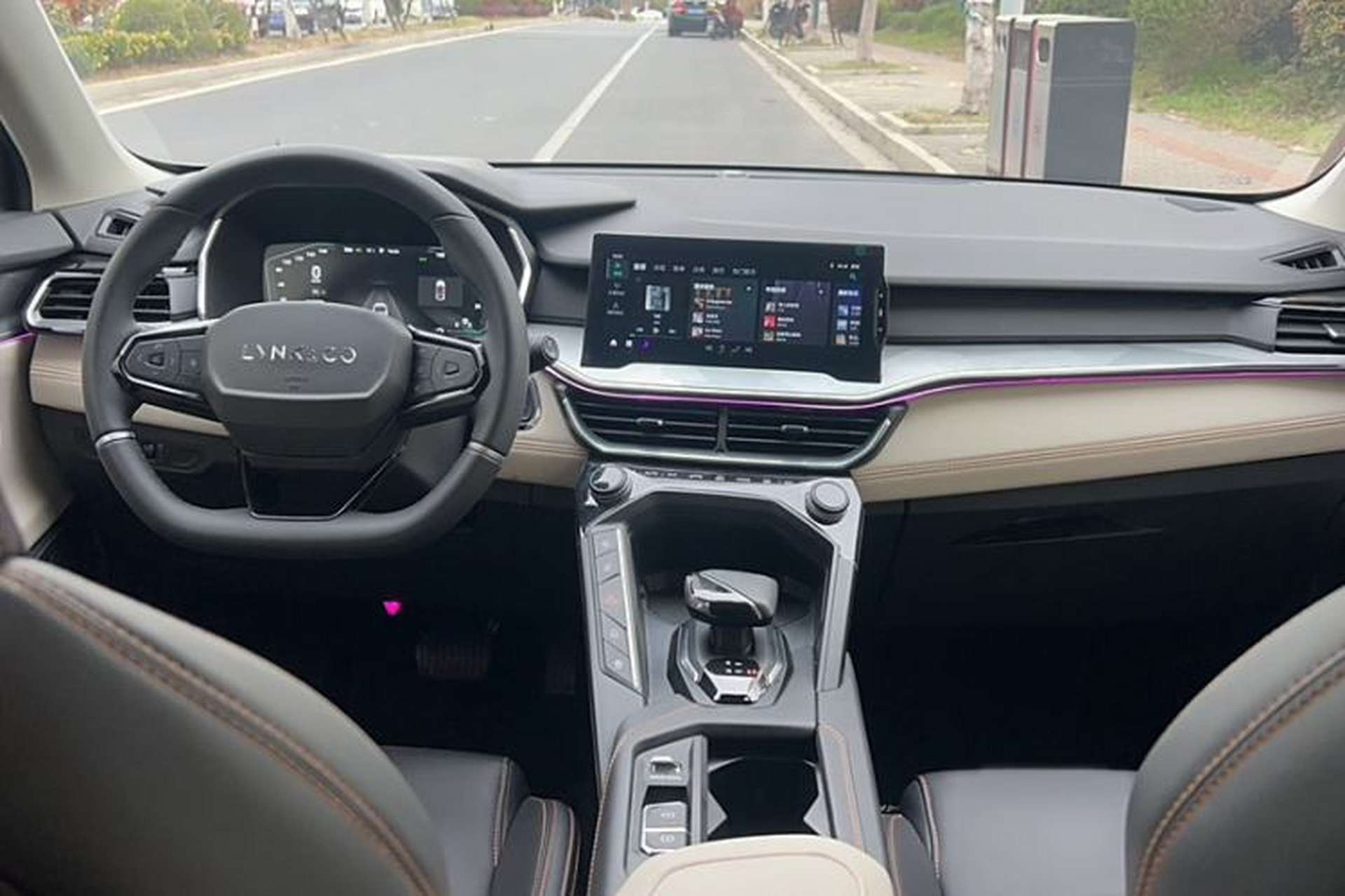 Used Lynk & Co 06 EM-P 2022 PHEV 84 km Range Pro Version Interior 4