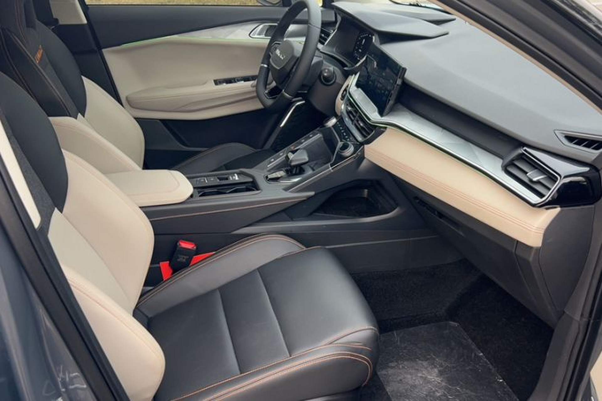Used Lynk & Co 06 EM-P 2022 PHEV 84 km Range Pro Version Interior 5