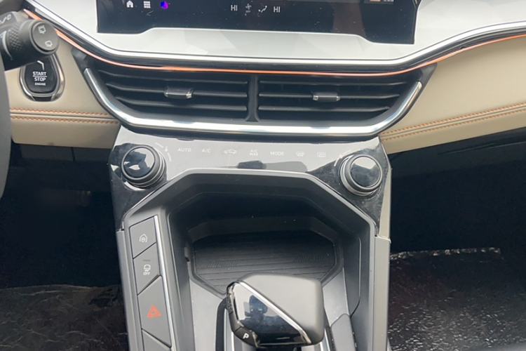 Used Lynk & Co 06 EM-P 2022 PHEV 84 km Range Pro Version Interior 6