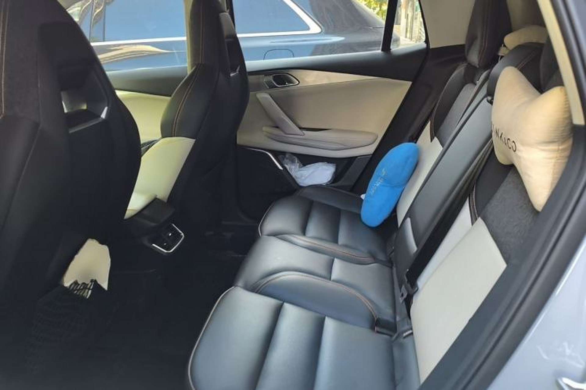 Used Lynk & Co 06 EM-P 2022 PHEV 84 km Range Pro Version Left Rear Seat