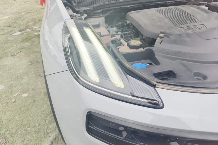 Used Lynk & Co 06 EM-P 2022 PHEV 84 km Range Pro Version Right Front Headlight