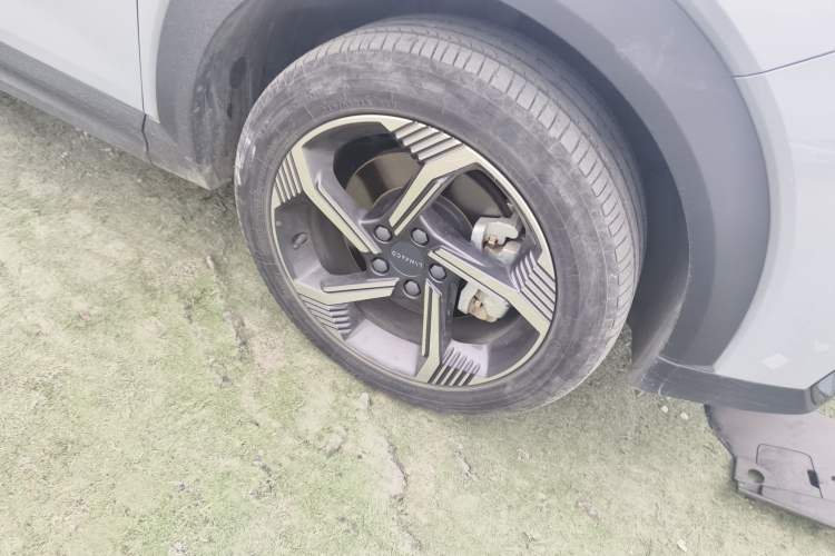 Used Lynk & Co 06 EM-P 2022 PHEV 84 km Range Pro Version Right Front Wheel Hub