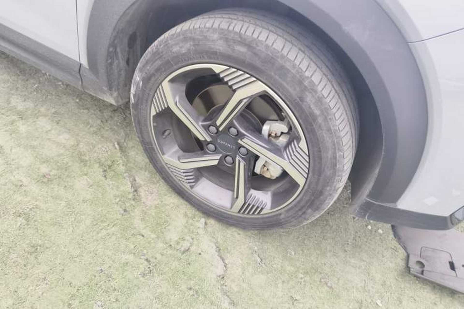 Used Lynk & Co 06 EM-P 2022 PHEV 84 km Range Pro Version Right Front Wheel Hub