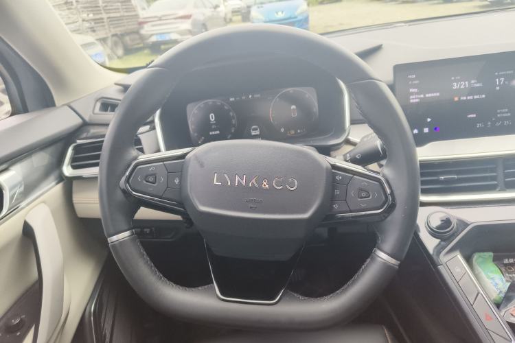 Used Lynk & Co 06 EM-P 2022 PHEV 84 km Range Pro Version Steering Wheel