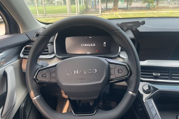Used Lynk & Co 06 EM-P 2022 PHEV 84 km Range Pro Version Steering Wheel