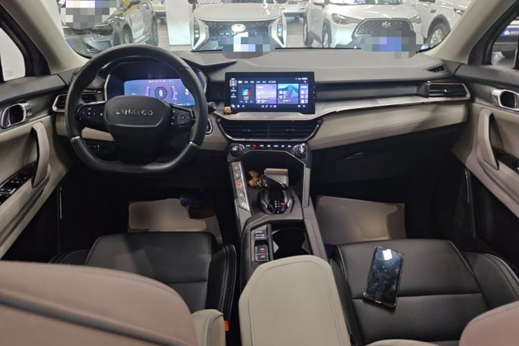 Used Lynk & Co 06 EM-P 2022 PHEV Shero Pink Special Edition Center Console