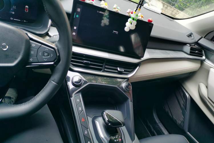 Used Lynk & Co 06 EM-P 2022 PHEV 84 km Range Pro Version Audio And AC Panel