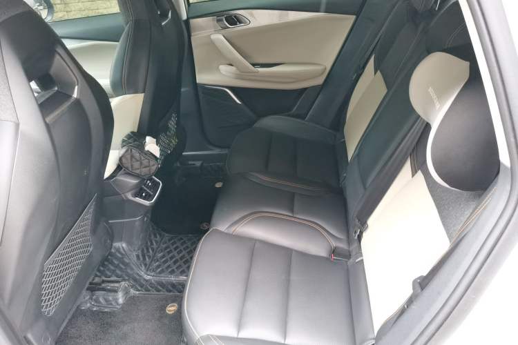 Used Lynk & Co 06 EM-P 2022 PHEV 84 km Range Pro Version Left Rear Seat