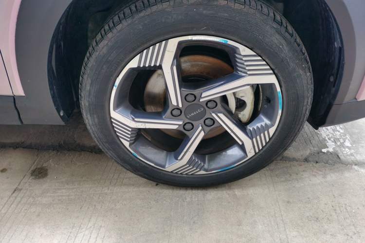 Used Lynk & Co 06 EM-P 2022 PHEV 84 km Range Pro Version Right Front Wheel Hub