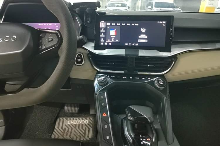 Used Lynk & Co 06 EM-P 2022 PHEV 84 km Range Pro Version Audio And AC Panel