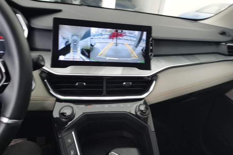 Used Lynk & Co 06 EM-P 2022 PHEV 84 km Range Pro Version Audio And AC Panel