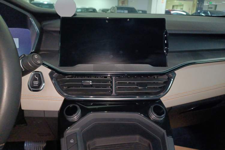Used Lynk & Co 06 EM-P 2022 PHEV 84 km Range Pro Version Audio And AC Panel