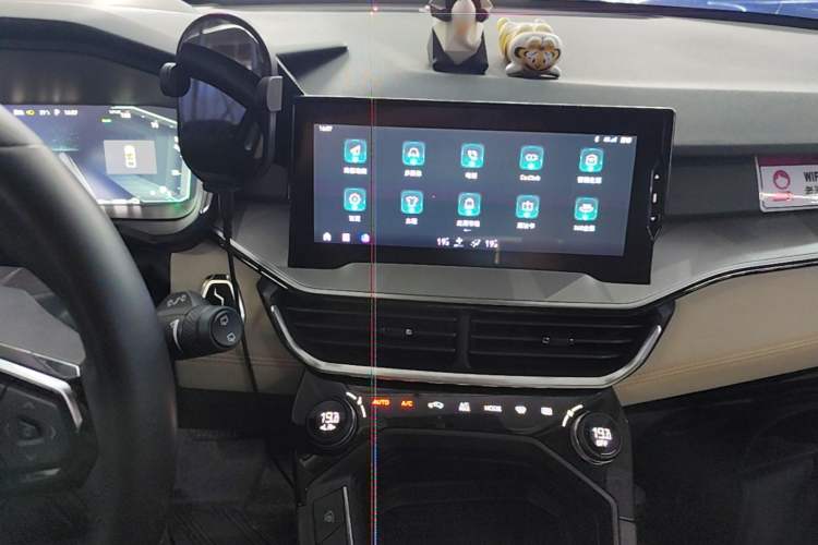 Used Lynk & Co 06 EM-P 2022 PHEV 84 km Range Pro Version Audio And AC Panel