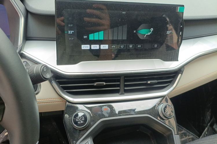 Used Lynk & Co 06 EM-P 2022 PHEV 84 km Range Pro Version Audio And AC Panel