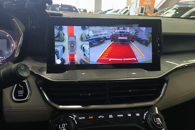 Used Lynk & Co 06 EM-P 2022 PHEV 84 km Range Pro Version Audio And AC Panel