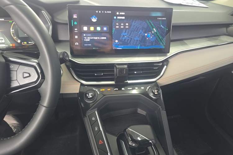 Used Lynk & Co 06 EM-P 2022 PHEV 84 km Range Pro Version Audio And AC Panel