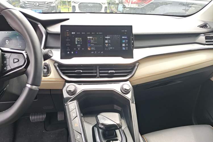 Used Lynk & Co 06 EM-P 2022 PHEV 84 km Range Pro Version Audio And AC Panel