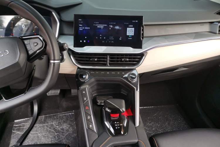 Used Lynk & Co 06 EM-P 2022 PHEV 84 km Range Pro Version Audio And AC Panel