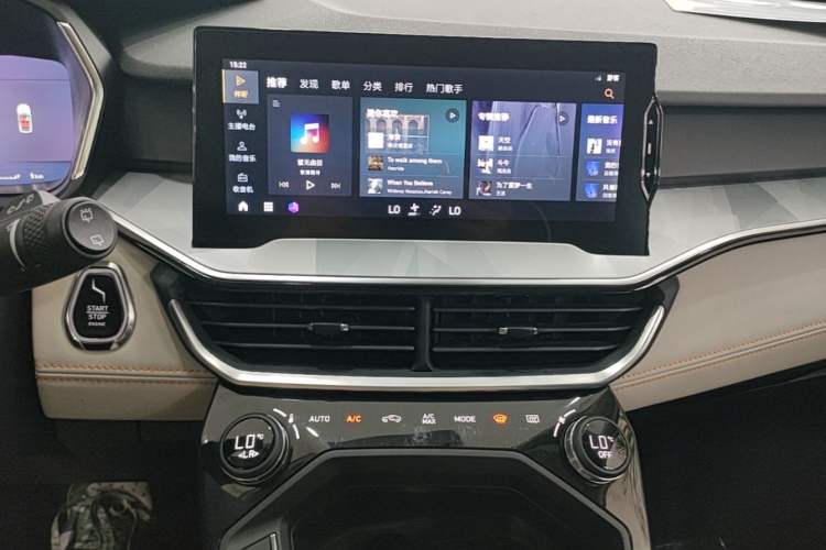 Used Lynk & Co 06 EM-P 2022 PHEV 84 km Range Pro Version Audio And AC Panel