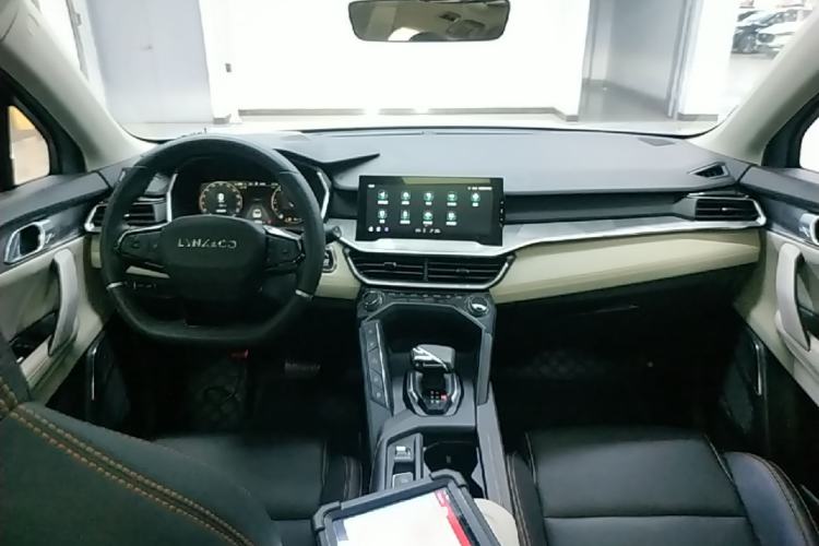 Used Lynk & Co 06 EM-P 2022 PHEV 84 km Range Pro Version Center Console